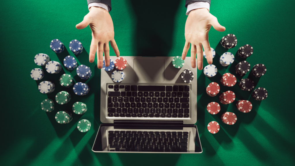 Dlaczego ludzie grają w pokera przez internet?